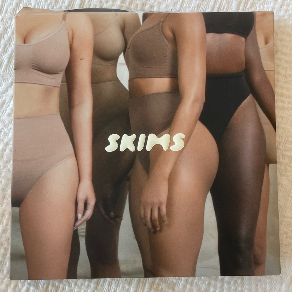 Skims Core Control Thong - Size S/M - Color clay